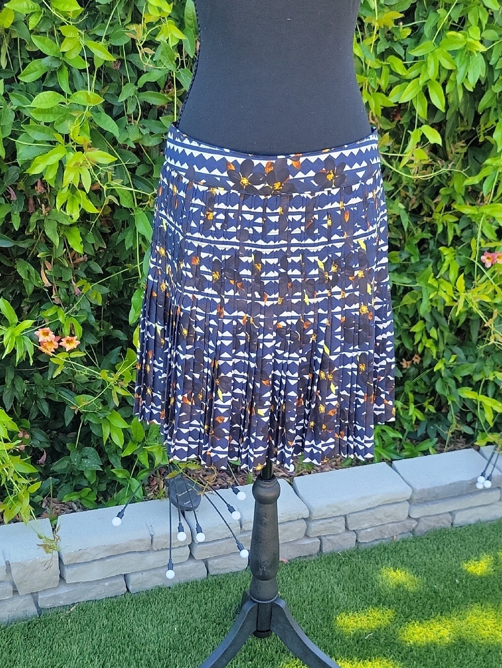J. Crew Navy and White Preppy Floral  Pleated,lined Mini Skirt 6